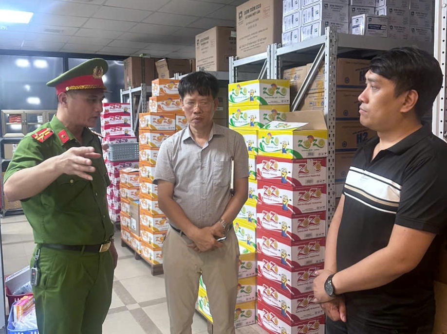 Đội Chữa cháy và CNCH khu vực 1: Kiểm tra việc chấp hành các quy định về an toàn PCCC và CNCH tại Công ty TNHH Dược phẩm Việt Dũng